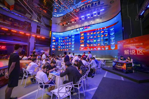 同时接纳被 同时接纳被